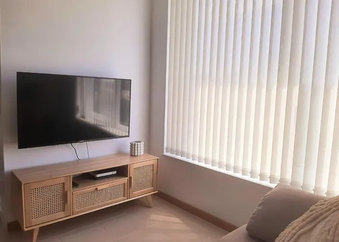 Apto. En Zona Tranquila Proximo A Santiago De C. * Brion